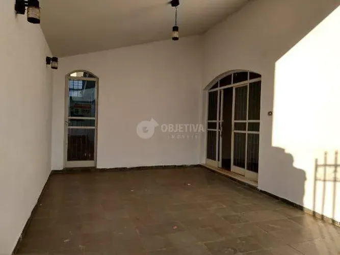 Casa para aluguel, 3 quartos, 1 suíte, 2 vagas, OSVALDO REZENDE - UBERLANDIA/MG