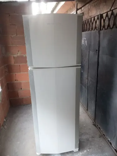 Vendo geladeira Brastemp Frost Free gelando