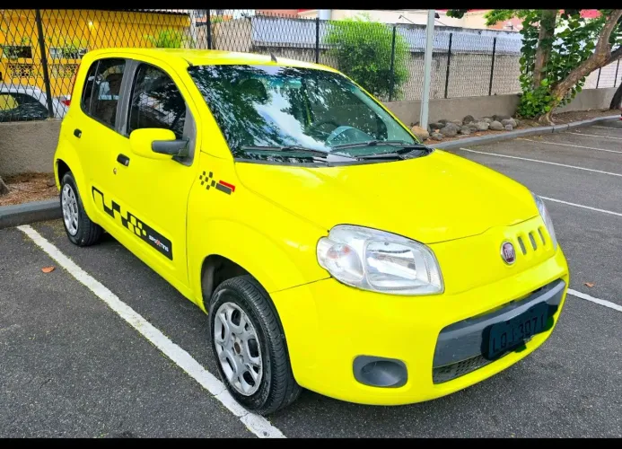 Fiat Uno Attractive 1.4 EVO Fire Flex 8V 4P 2011