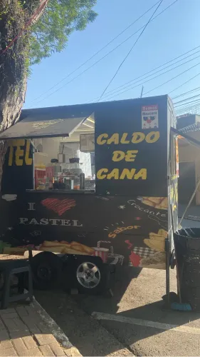 Vendo trailer para trabalhar com pastel lanche salgados caldo de cana