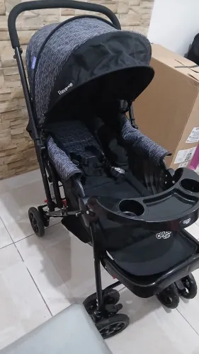 Vendo este carrinho de bebe praticamente novo 