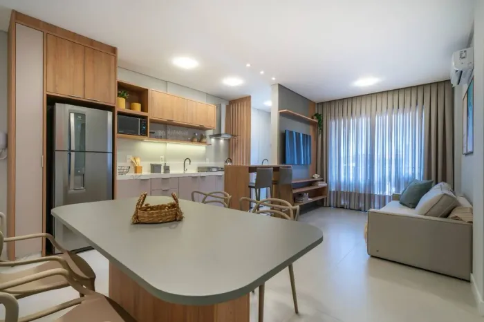 LINDO APARTAMENTO MOBILIADO E DECORADO 02 SUÍTES À VENDA PRÓXIMO A PRAIA DE BOMBAS