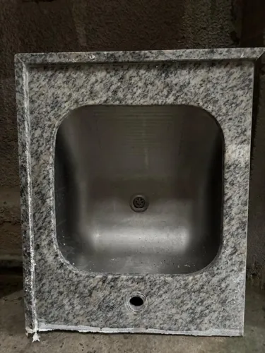 Tanque com pedra granito cinza