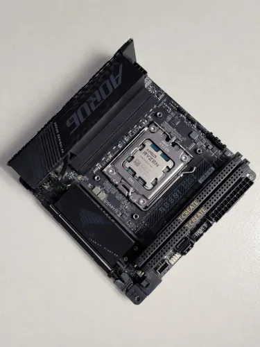 Placa mãe ITX GIGABYTE B850i Pro Aorus