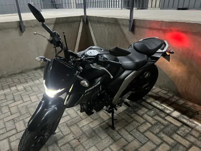fazer 250 preta fz250 + 2 óleos sintéticos para troca