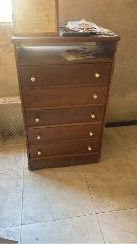 Cama, mesa janela