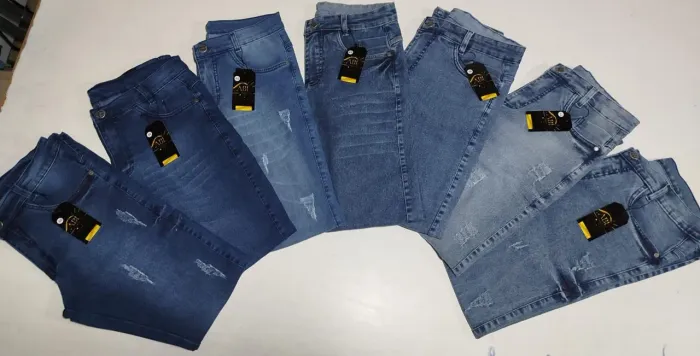 Calças jeans e esporte fino