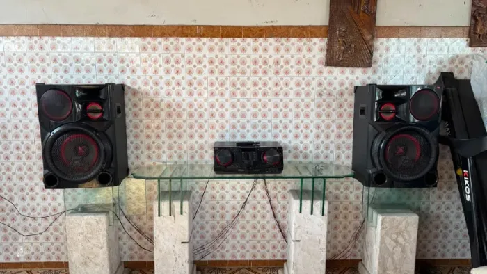 Mini System LG XBOOM CJ98 2700W RMS - Bluetooth e Controle Remoto