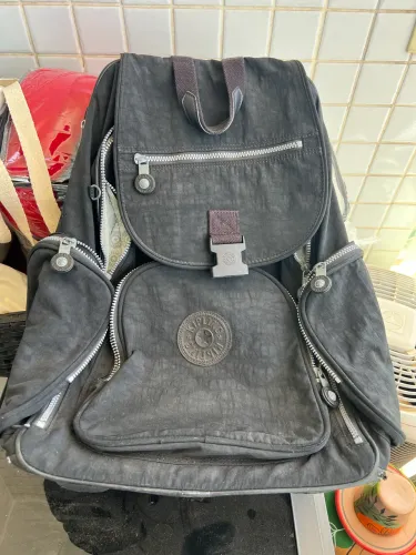 Mochila Kipling Original com Rodinhas e Carrinho | Azul Marinho | R$ 50