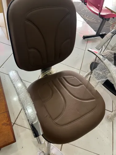 Cadeira para escritório cor Marrom 