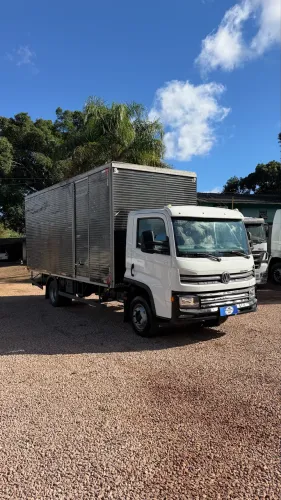 VW 9.170 4x2 ano 2019 com Baú 6,20m