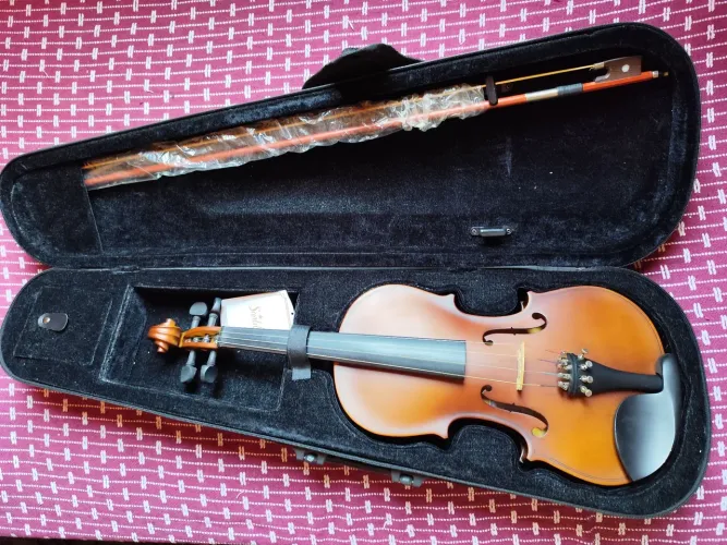 Violino Scarlett 4/4 Semi-novo.
