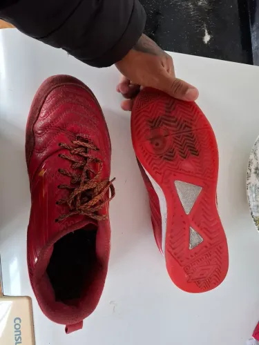 Chuteira Futsal Umbro Pro 5 Bump England - Vermelha/Branca