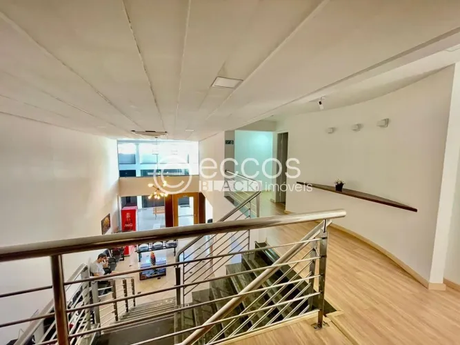 Sala comercial à venda, 5 vagas, Santa Mônica - Uberlândia/MG