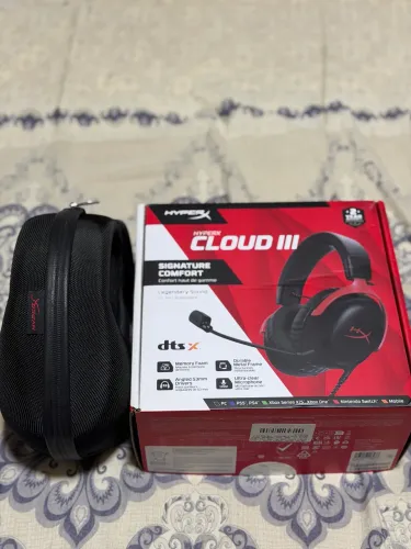 Headset HyperX Cloud III com fio zerado
