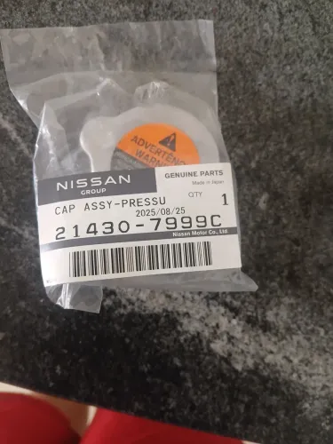tampa do radiador Nissan original