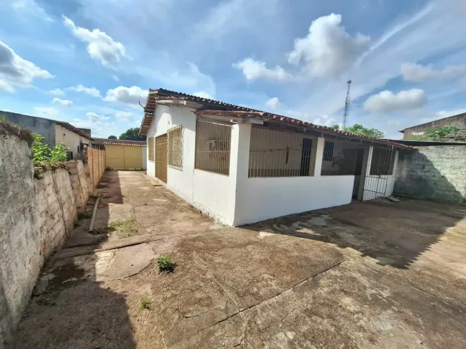 Casa com perto de supermercado, colégio, acesso rápido pra Fernando Guilhon.