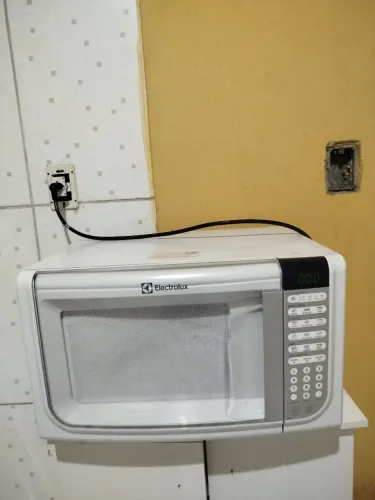 Microondas Eletrolux com defeito no botão de ligar