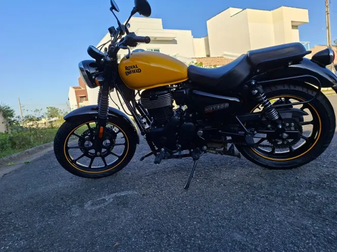 Royal Enfield Hunter 350 Fireball 2024 | 12.150 km | Muito Conservada | Amarela