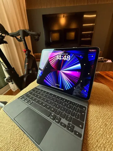 iPad Pro 3 geração 256 GB C/ Keyboard Apple Original 