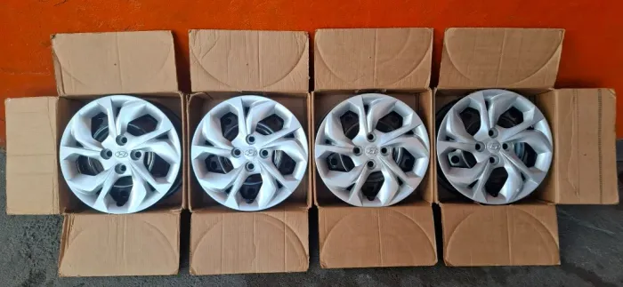 Jogo de Rodas e Calotas Aro 15 Originais Hyundai HB-20_Aceito Cartão e Troca