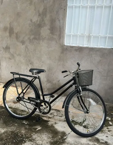 Vendo uma bicicleta Monark. Com peças todas novas.