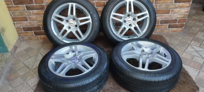 ARO 15 RODA NOVAS E PNEUS NOVOS