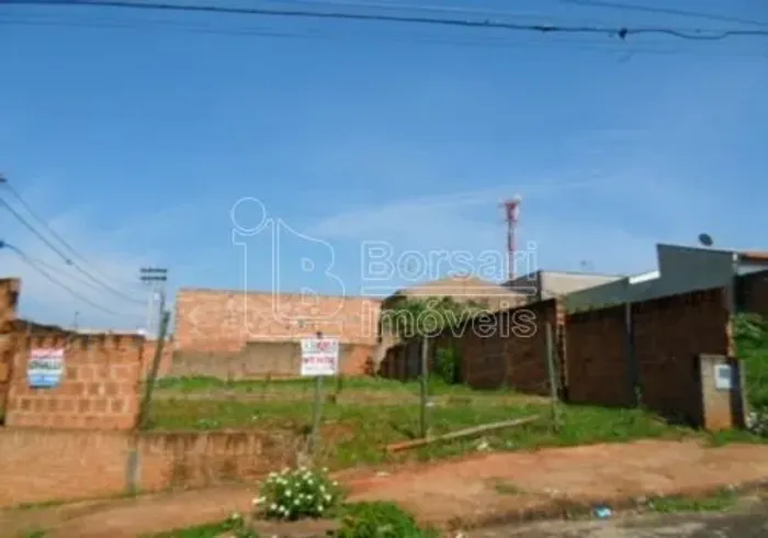 Venda de Terreno / Padrão na cidade de Araraquara
