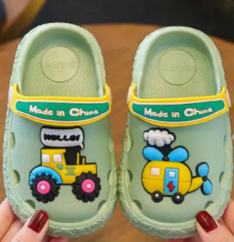 babuche tipo crocs