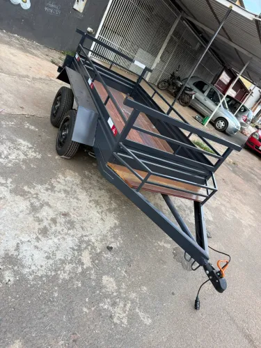 Reboque trucado novo