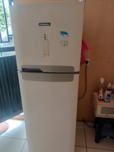 Vende-se geladeira funcionando perfeitamente fazo entrega