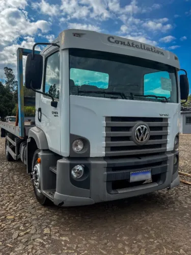 Caminhão Prancha VW 13.180 Constellation (2009/2010)