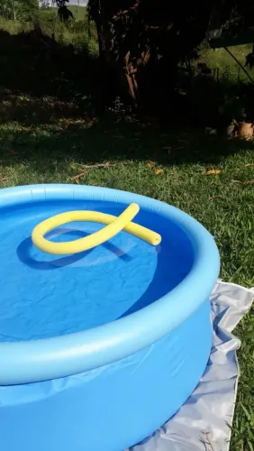 Piscina Borda Inflável, 1.000 litros de capacidade, Acompanha Bomba Infladora 