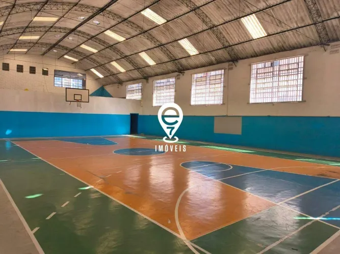 Galpão para locação na Saúde, 12 salas de aula, 1 quadra, 8 banheiros, 1.500 m².