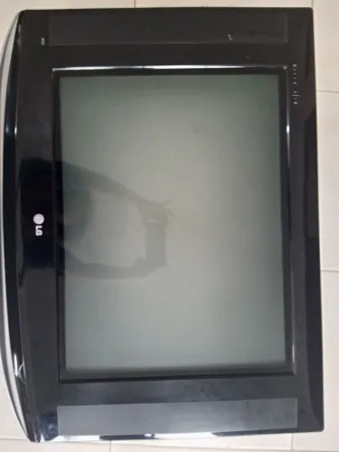 Televisão de tubo LG Ultra Slim.