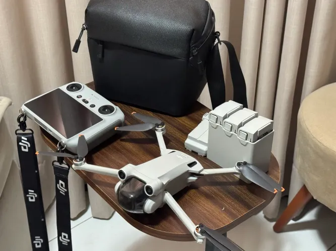 Drone DJI Mini 3 pro + controle tela e acessórios