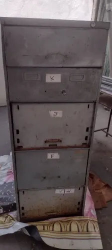 Vendo armário de arquivo em bom estado