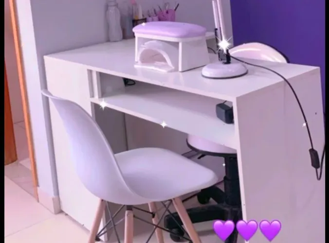 Mesa de unha branca