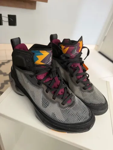 Tênis Nike 100% original. 