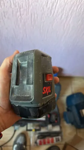 Nível Laser De Linha 0516 com Tripé e Maleta F0150516