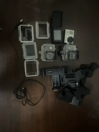 Vendo gol pro HERO3, carregador original, acompanha todos os acessórios 