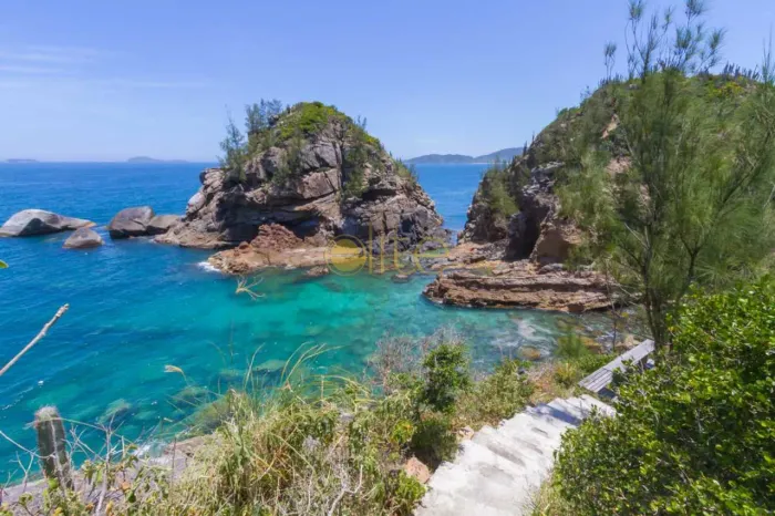 Casa em Condomínio-À VENDA-Praia da Ferradurinha-Armação dos Búzios-RJ