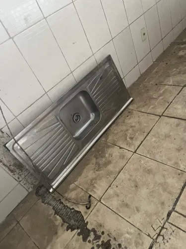 Gabinete de cozinha já com pia 