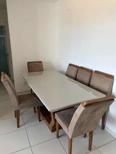 Mesa e cadeira