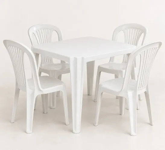Mesa de plástico com 4 cadeiras