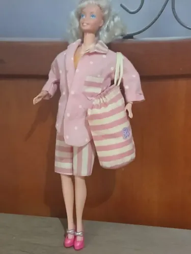 Boneca Barbie Estrela Cor do verão !