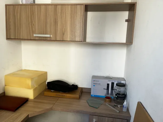 Mesa e Armário de escritório (Home-Office)