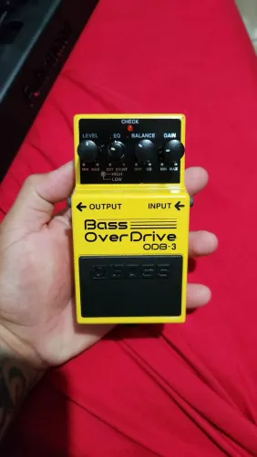 Pedal overdrive boss odb3 para contrabaixo 