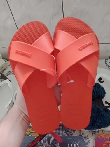 Dois chinelos havaianas original 37 38
