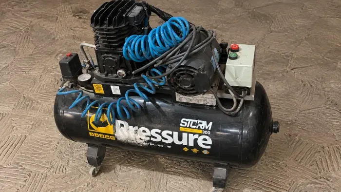 Compressor de Ar Pressure Storm 300 - 100 litros